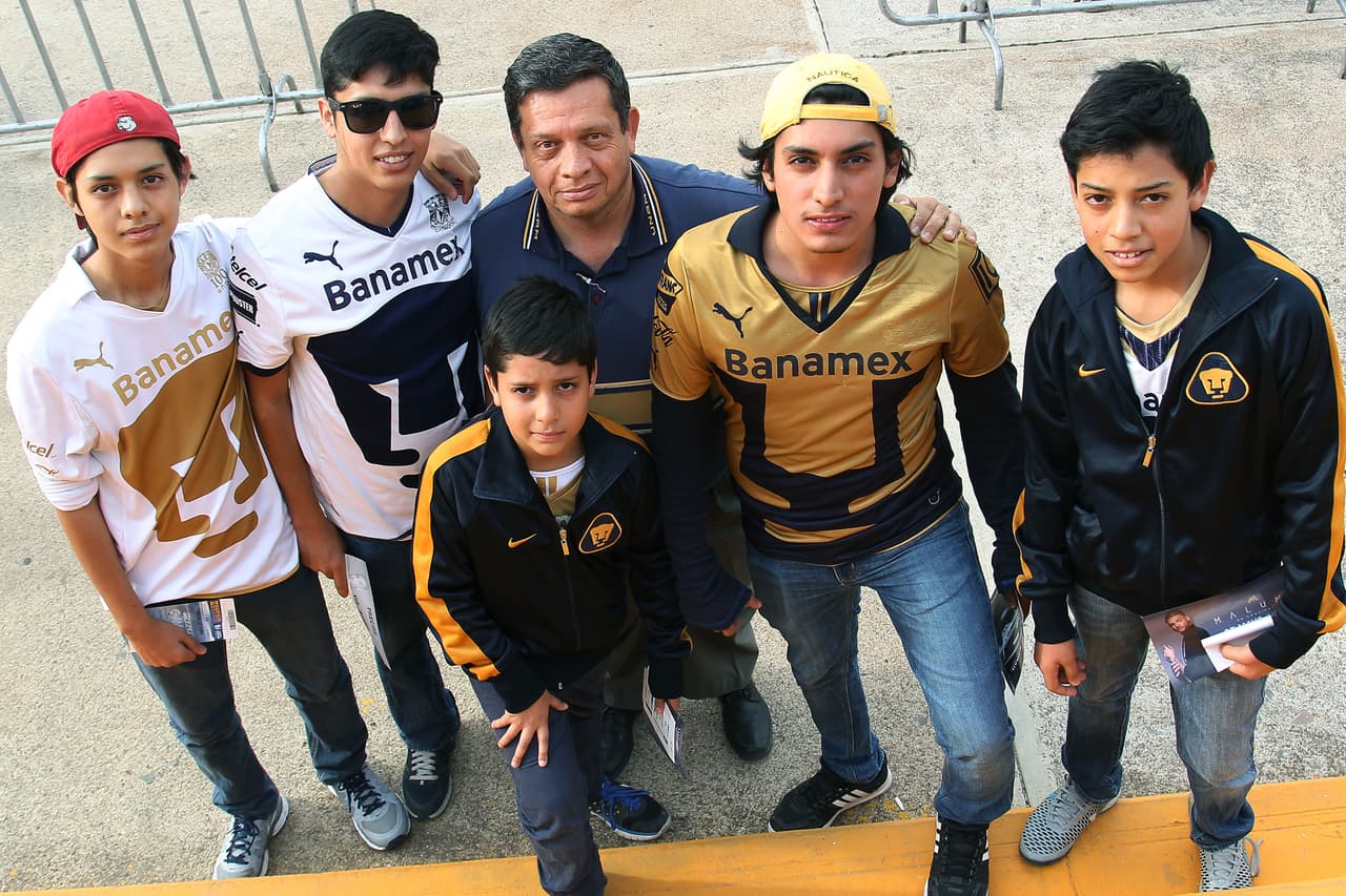 El colorido de la afición en la Jornada 16