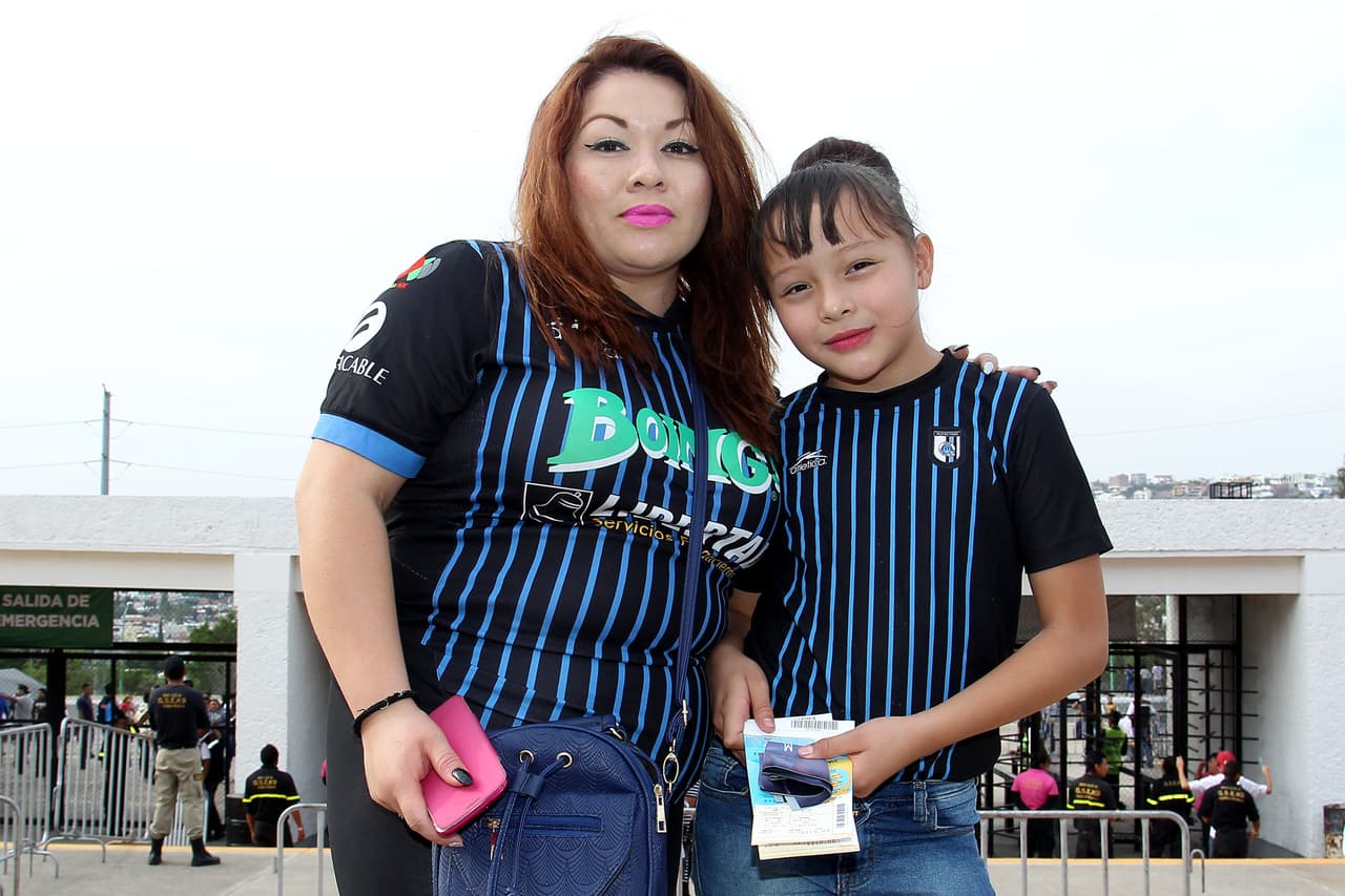 El colorido de la afición en la Jornada 16