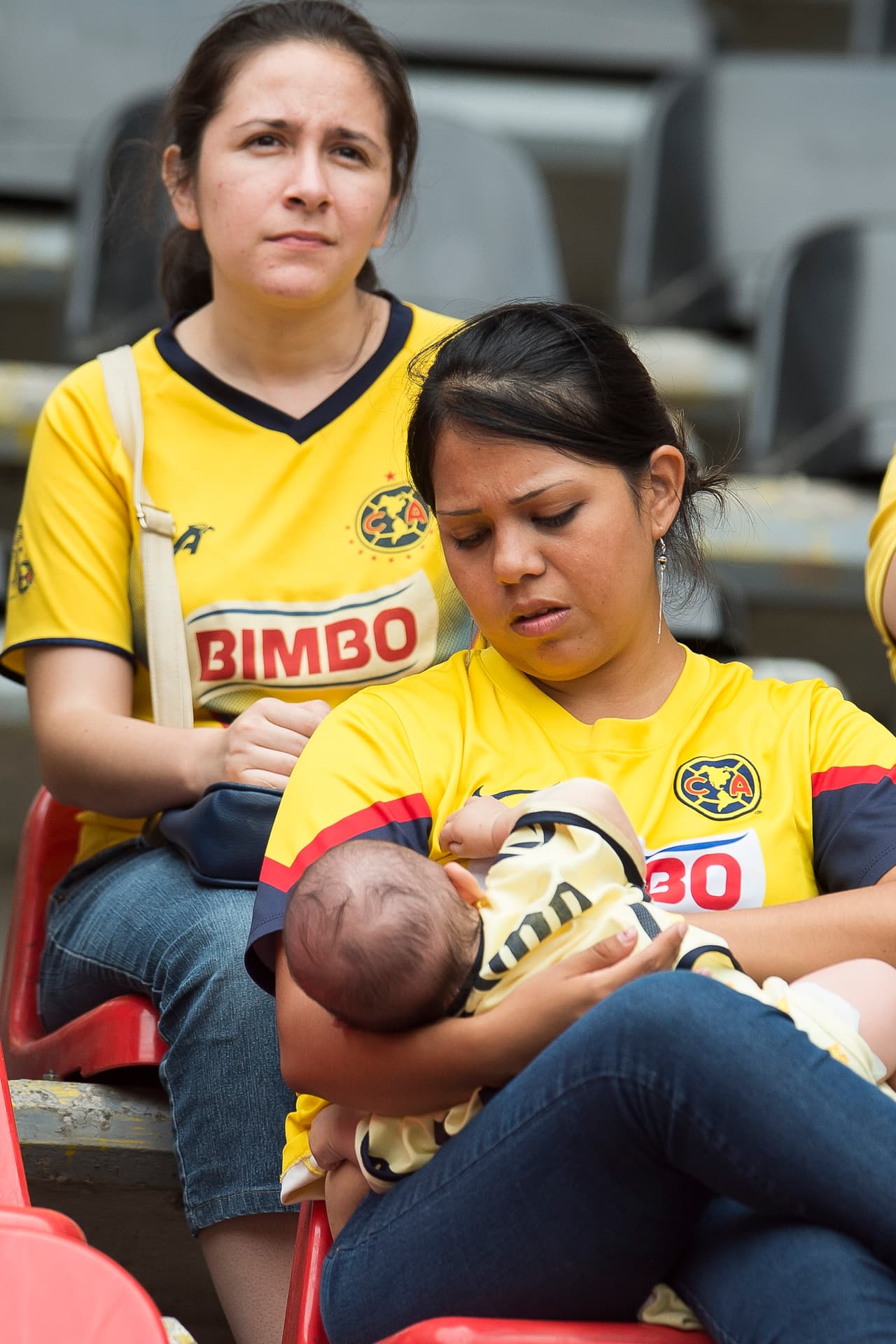 El colorido de la afición en la Jornada 16
