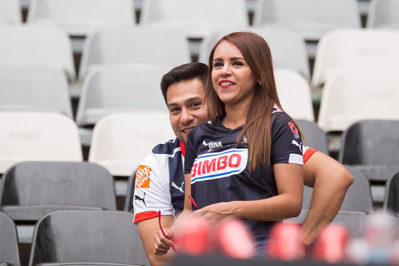 El colorido de la afición en la Jornada 16