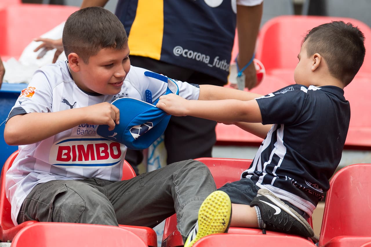 El colorido de la afición en la Jornada 16