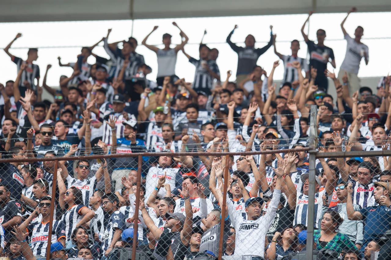El colorido de la afición en la Jornada 16