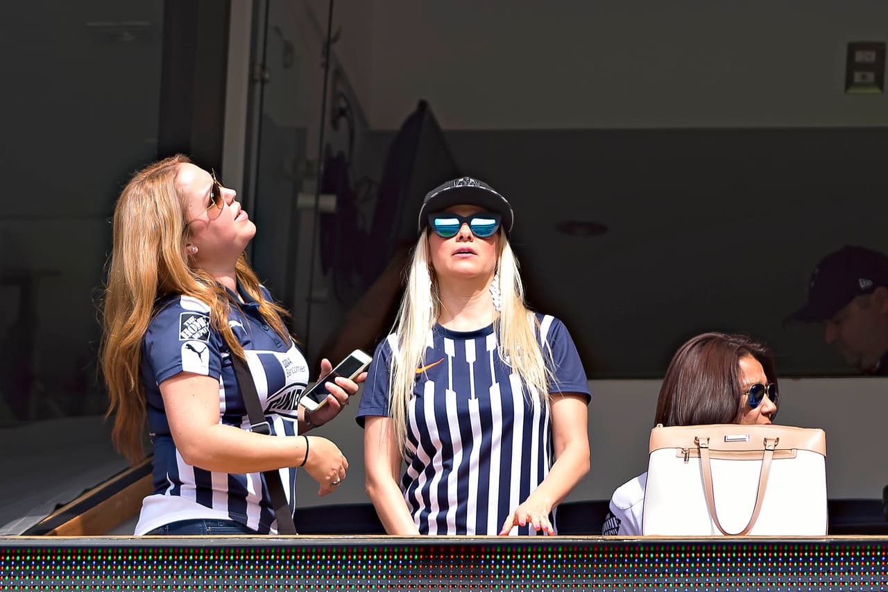 El colorido de la afición en la Jornada 16