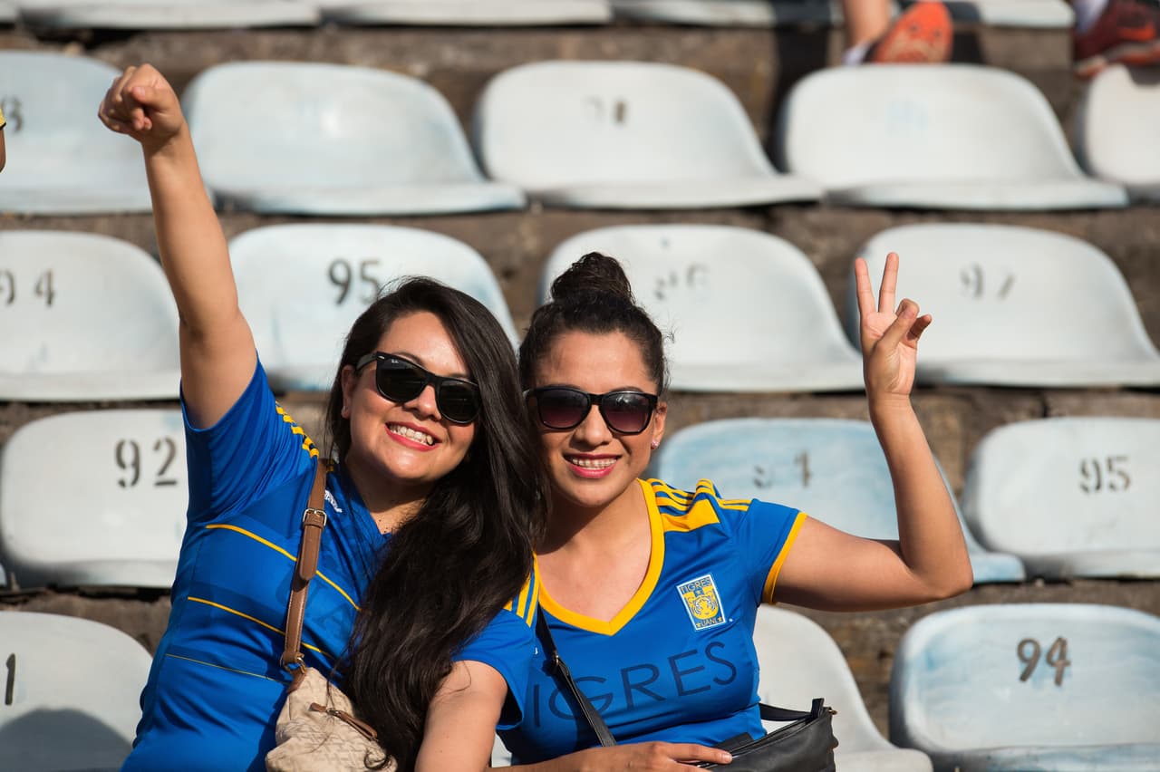 El colorido de la afición en la Jornada 16