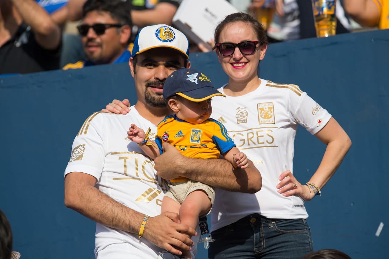 El colorido de la afición en la Jornada 16