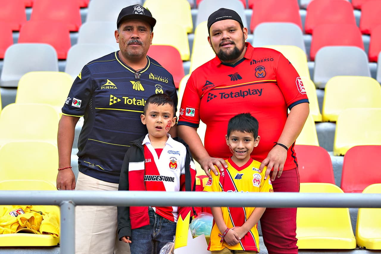 El colorido de la afición en la Jornada 16