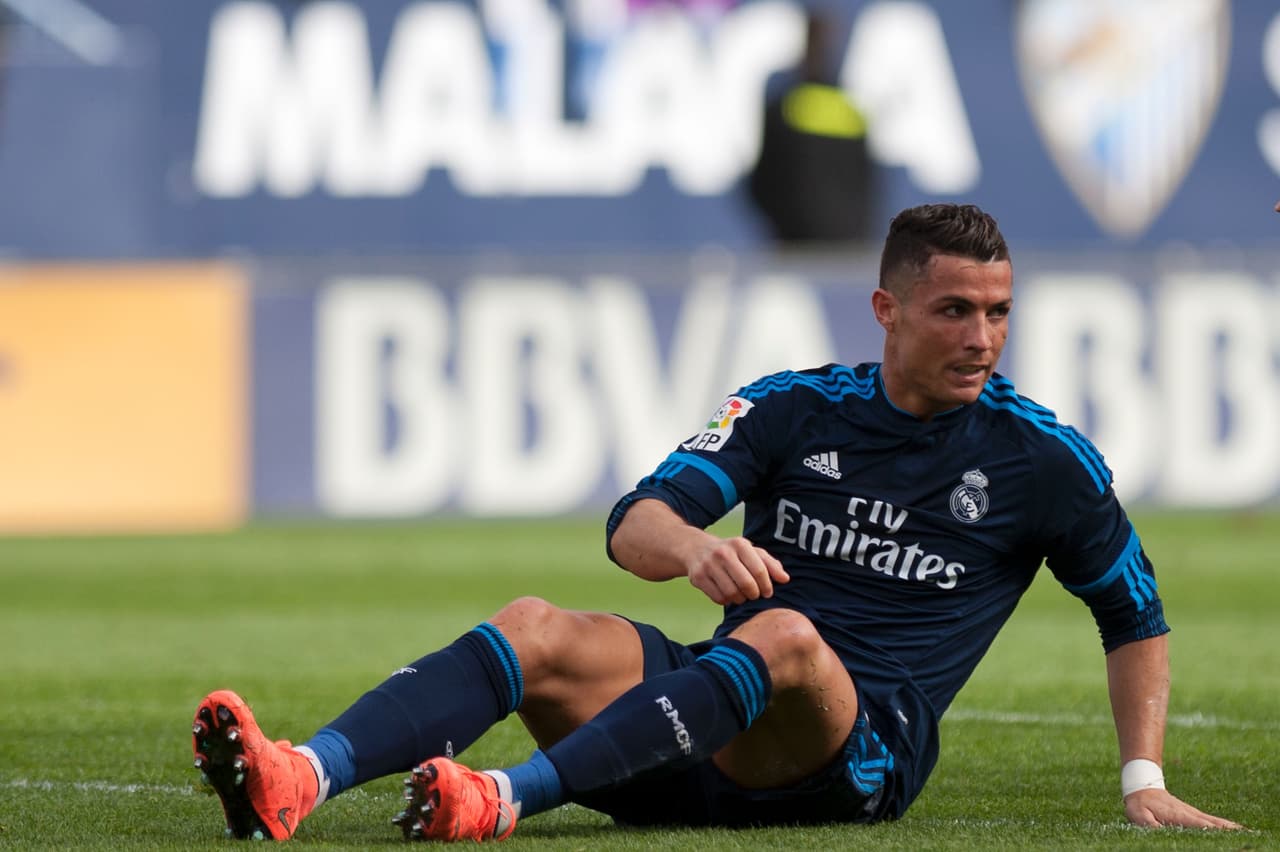 Vendría el silbatazo final y con el la resignación de los jugadores merengues quienes vieron alejarse más a su acérrimo rival.