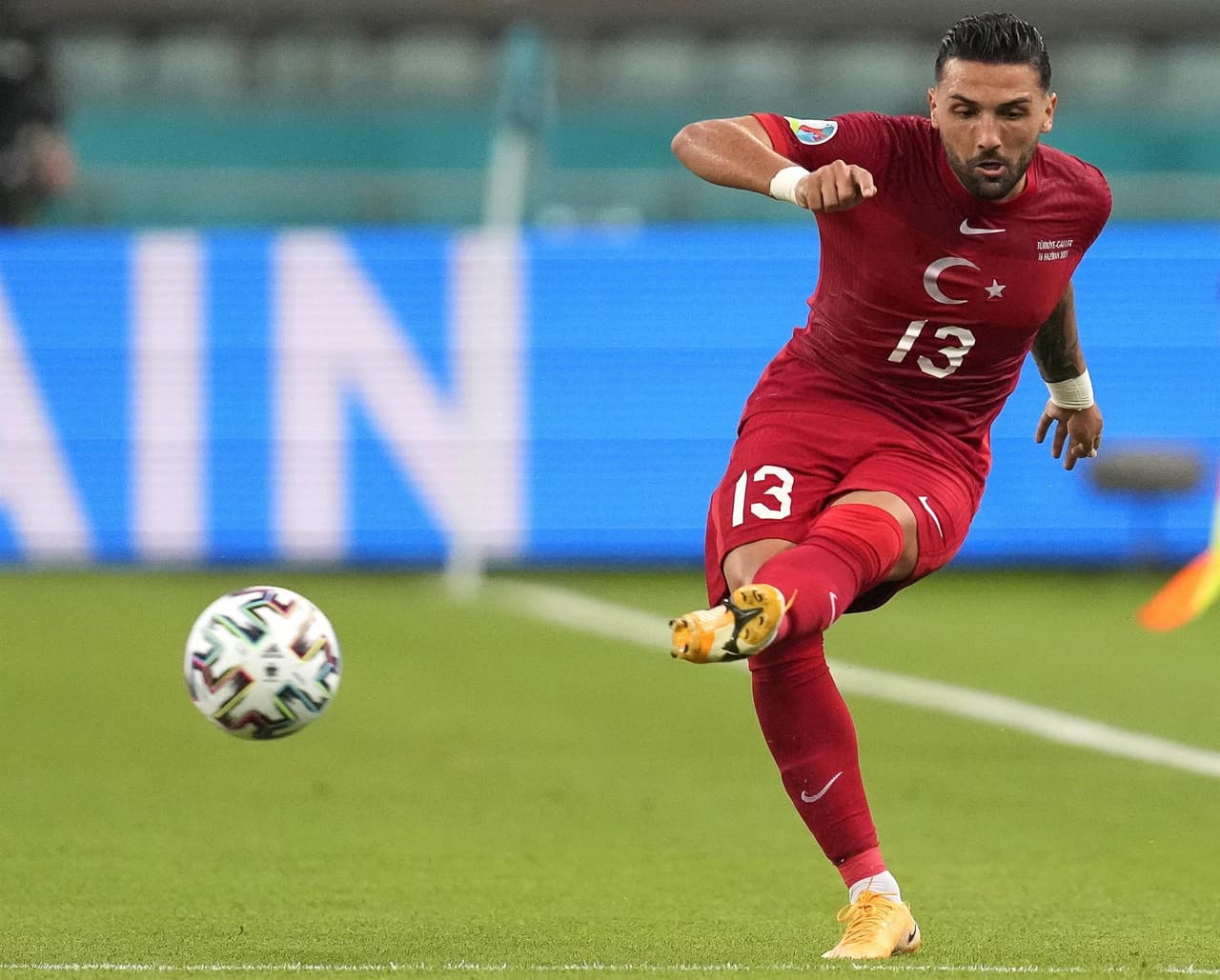 Gales logra derrotar 2-0 a Turquía en su partido inaugural del Grupo A en la Euro 2020. Con goles de Aaron Ramsey y Connor Roberts, los 'Dragones' suman sus tres primeros puntos en la tabla. Gareth bale hizo doble asistencia pero falla penalti.