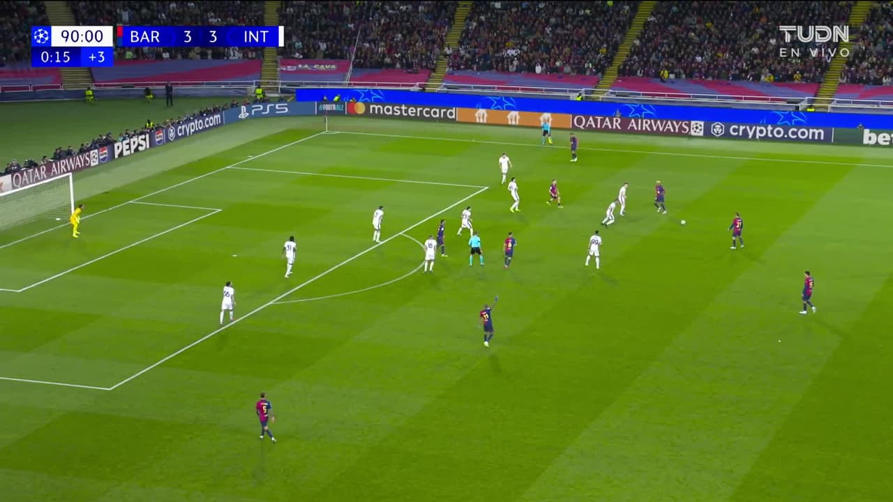 ¡TIRO ATAJADO! disparo por Raphinha.