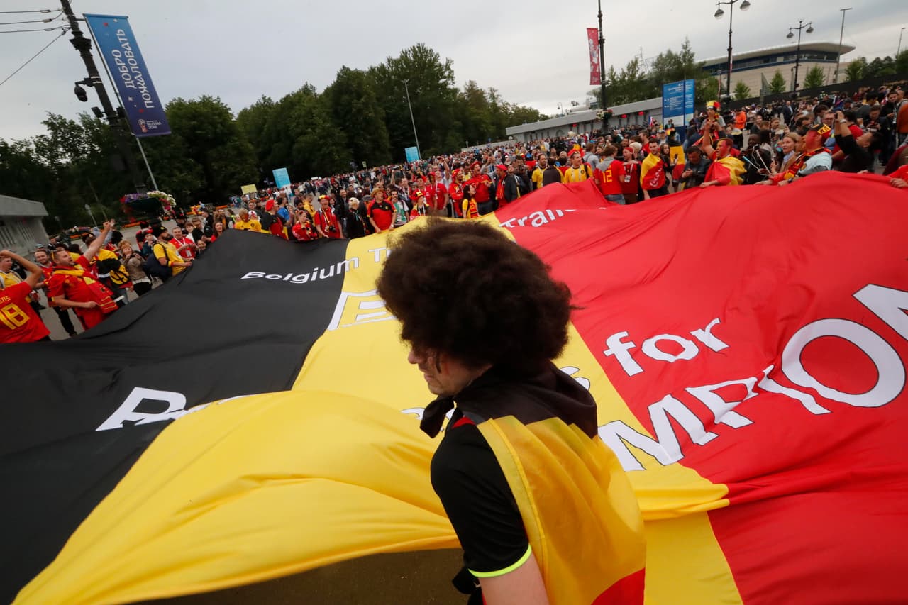 El colorido de los fanáticos de Francia y Bélgica en la semifinal de Rusia 2018 también tiene una muestra de la intensidad en la definición del primer finalista del Mundial.