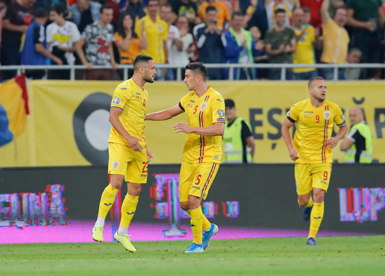 España venció a Rumania 2-1 en Bucarest gracias a los goles de Paco Alcácer y Sergio Ramos. Para los rumanos descontó Florin Andone, que pasó gran parte de su carrera en el país ibérico.