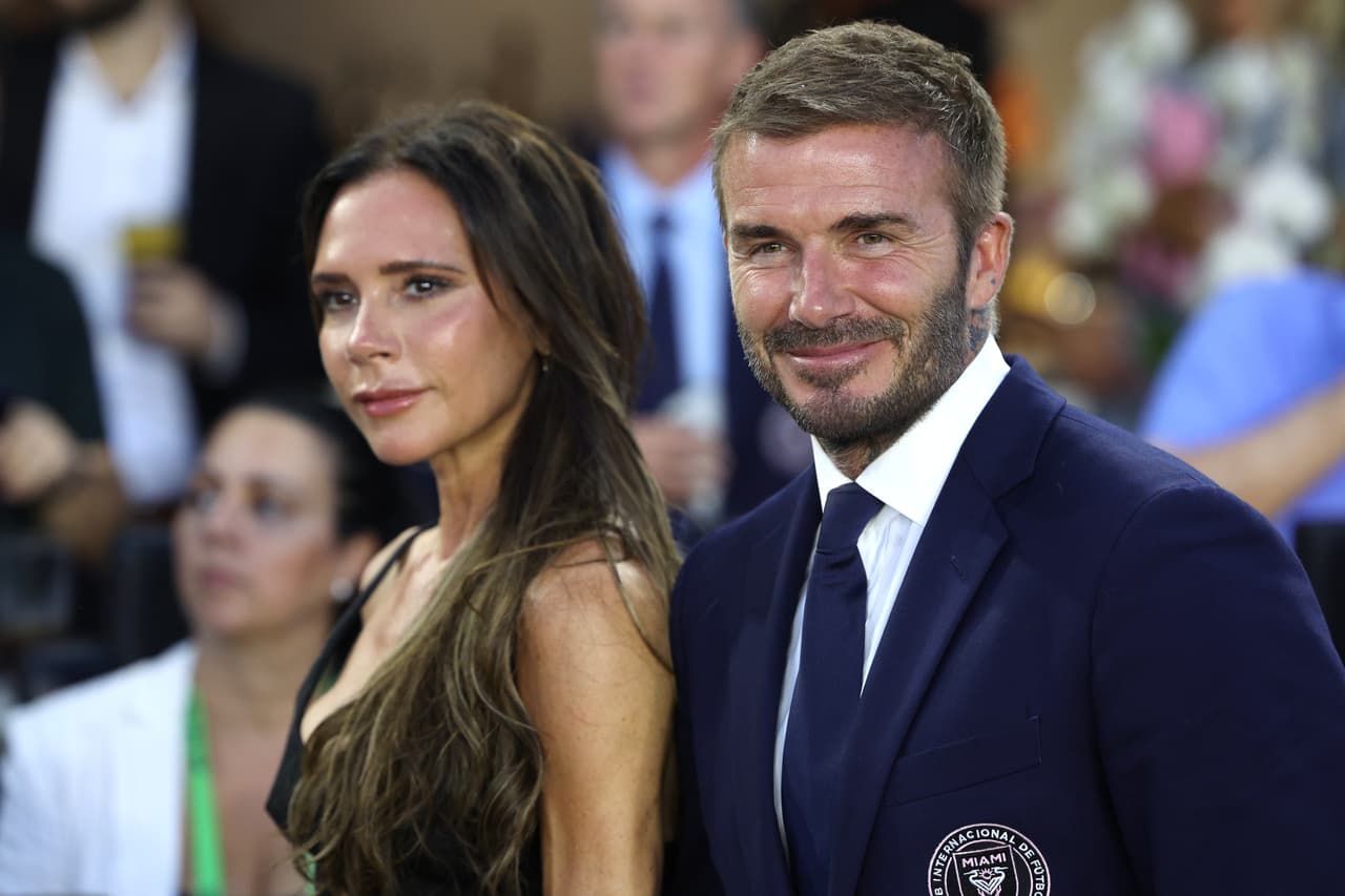 'Becks' y su esposa Victoria fueron objetivo de todos los fotógrafos.