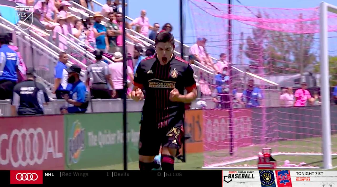 ¡Letal derechazo! El mexicano Ronaldo Cisneros se estrena como goleador en MLS