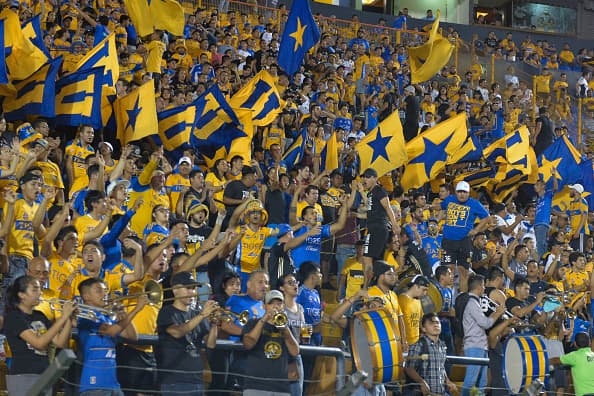 Así festejó la afición de los Felinos en las gradas la victoria de 3-1 sobre los Rojinegros.