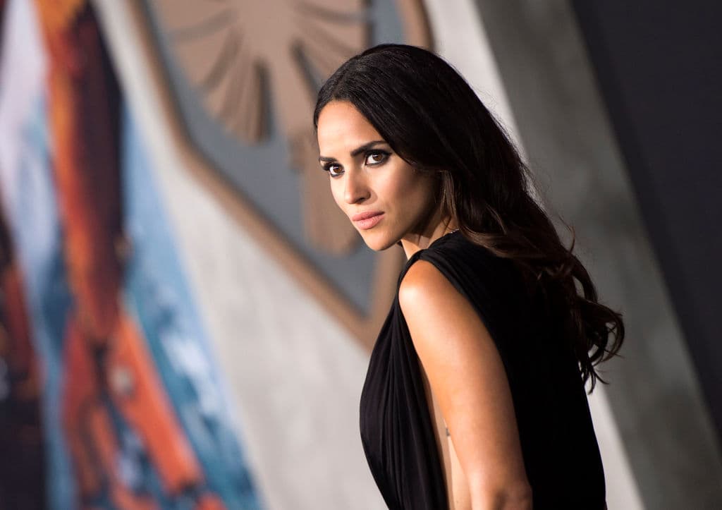 Adria será Laurie, la ex asistente y novia del protagonista; Arjona compartirá créditos con Alicia Vikander.