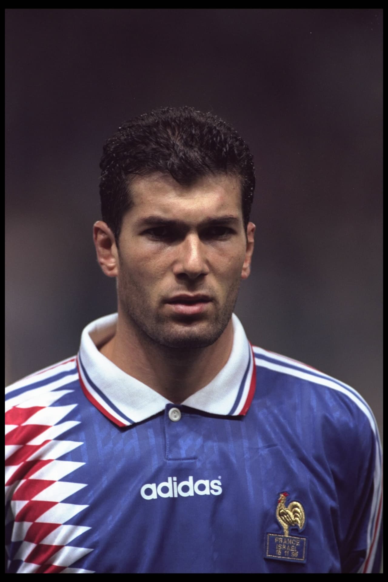 <b>Zinedine Zidane</b> es de ascendencia algerina, aunque nació en Marsella. Debutó en Cannes como jugador, antes de ir a jugar con Bordeaux, Juventus y Real Madrid.