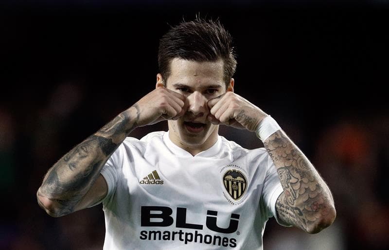 Mina fue titular en lugar del belga Michel Batshuayi y le respondió muy pronto al técnico con goles, en esta ocasión luego de que el balón pegó primero en el vertical derecho tras remate de Soler.