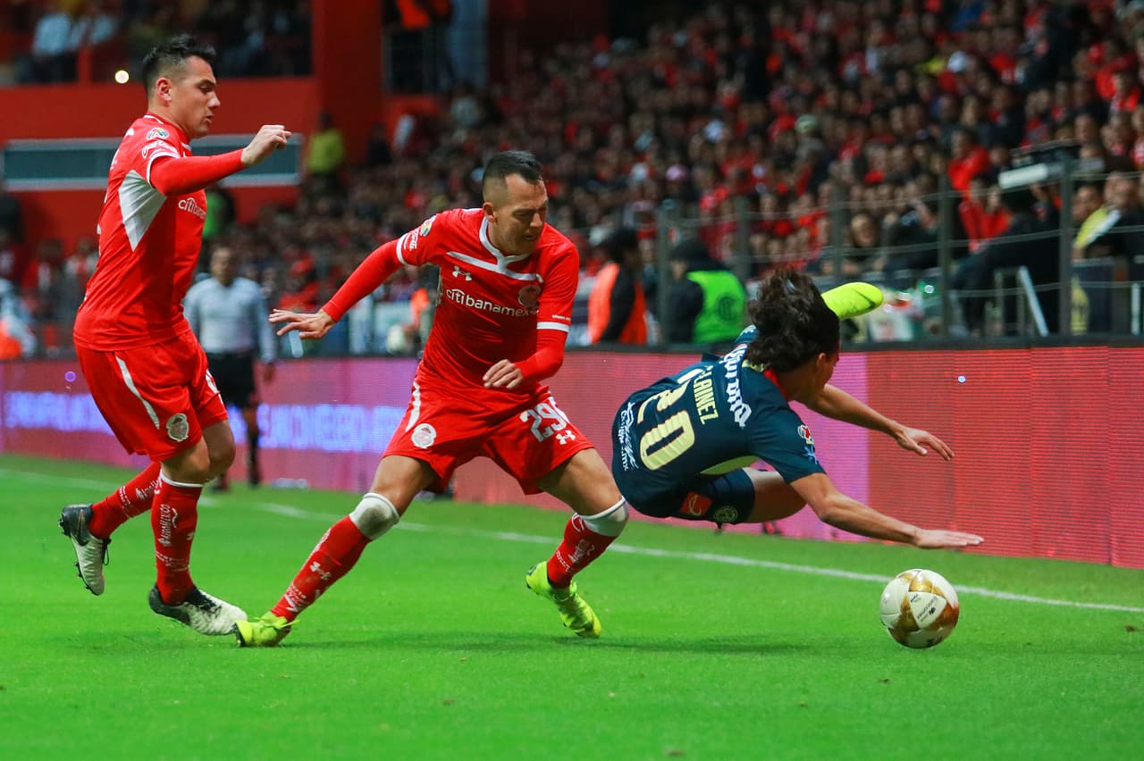 Deigo Lainez fue quien entró por Domínguez, además de darle más oportunidades al frente.