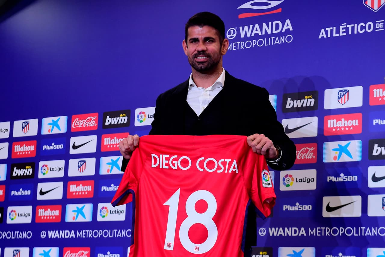 Diego Costa lucirá el dorsal 18 y Vitolo el 23