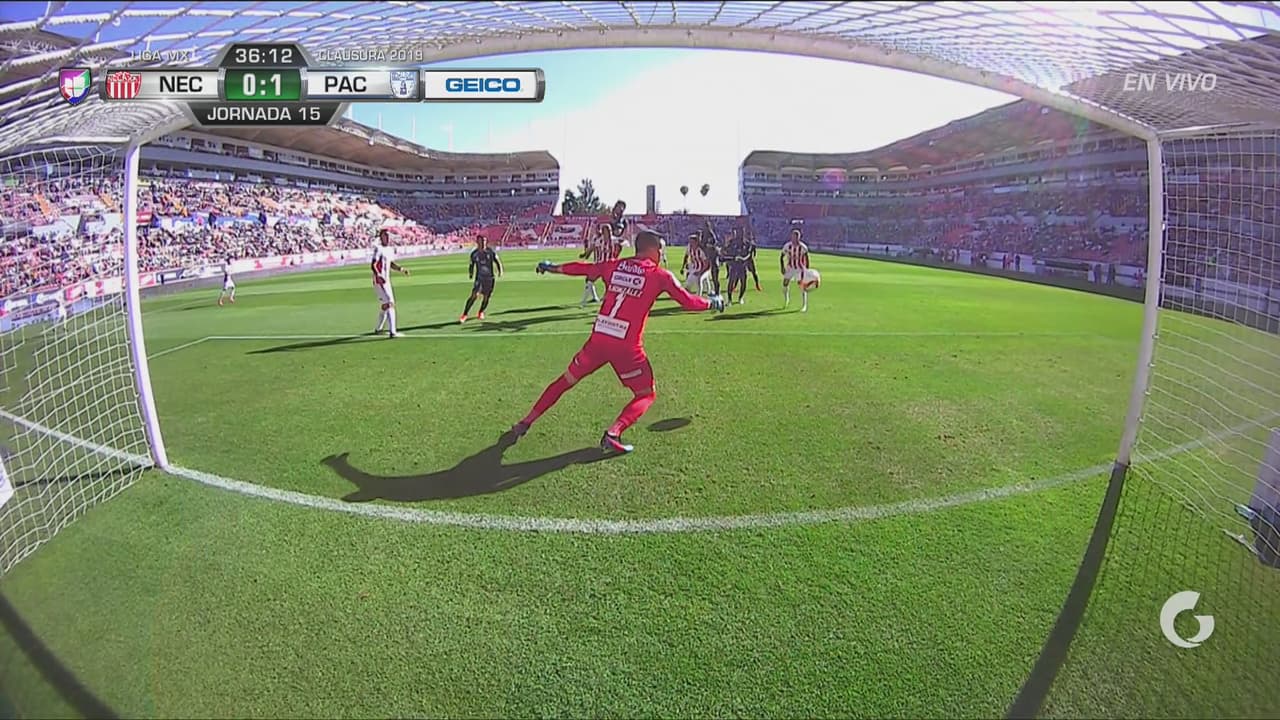 Gran cabezazo de Ulloa adelantó a los Tuzos en la pizarra