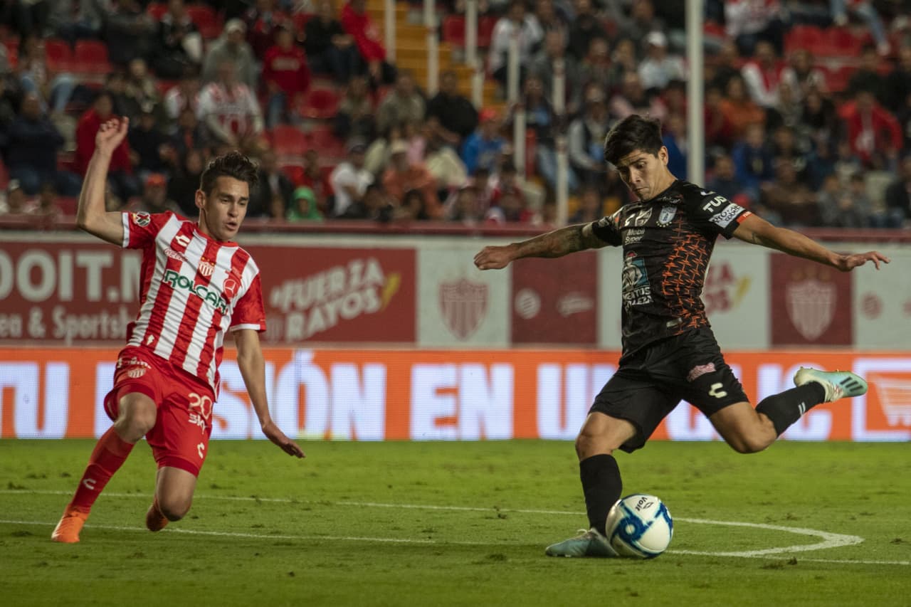 Con anotaciones de Román Ibarra y Franco Jara, los hidalguenses vencieron a Necaxa en el Estadio Victoria.