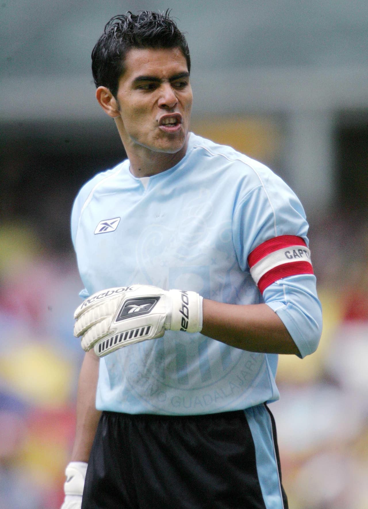 En 1993 Oswaldo Sánchez hizo su debut en el Atlas y salió de allí a las tres temporadas para ir al América. Luego llegó a las Chivas en donde jugó siete temporadas y media, ganando uno de sus títulos como profesional.