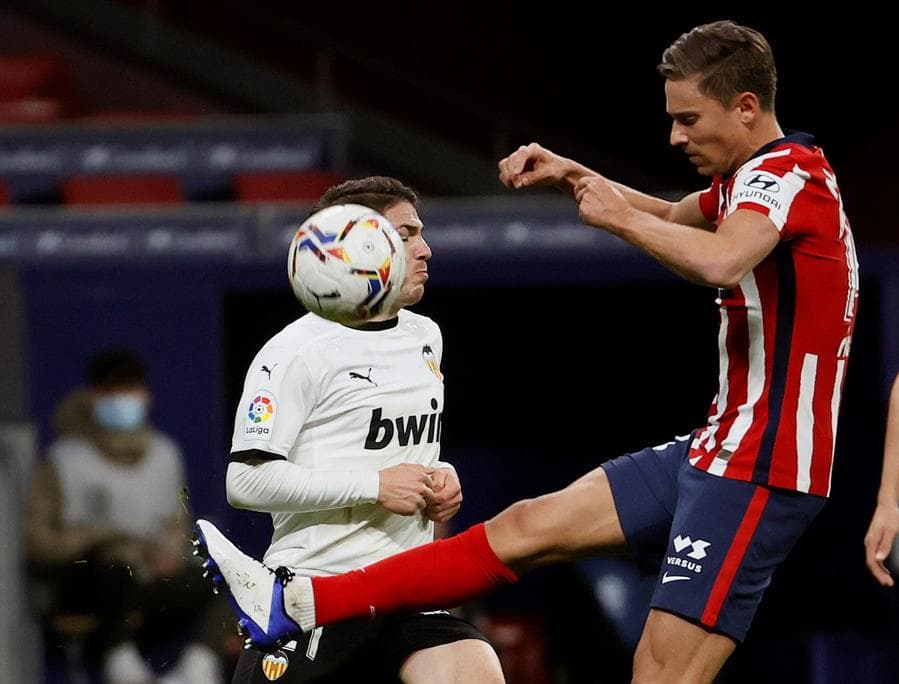 El Atlético de Madrid se impone al Valencia 3-1. Los goles corrieron a cargo de Joao Felix, Luis Suárez y Ángel Correa y siguen en la cima de la tabla de LaLiga.