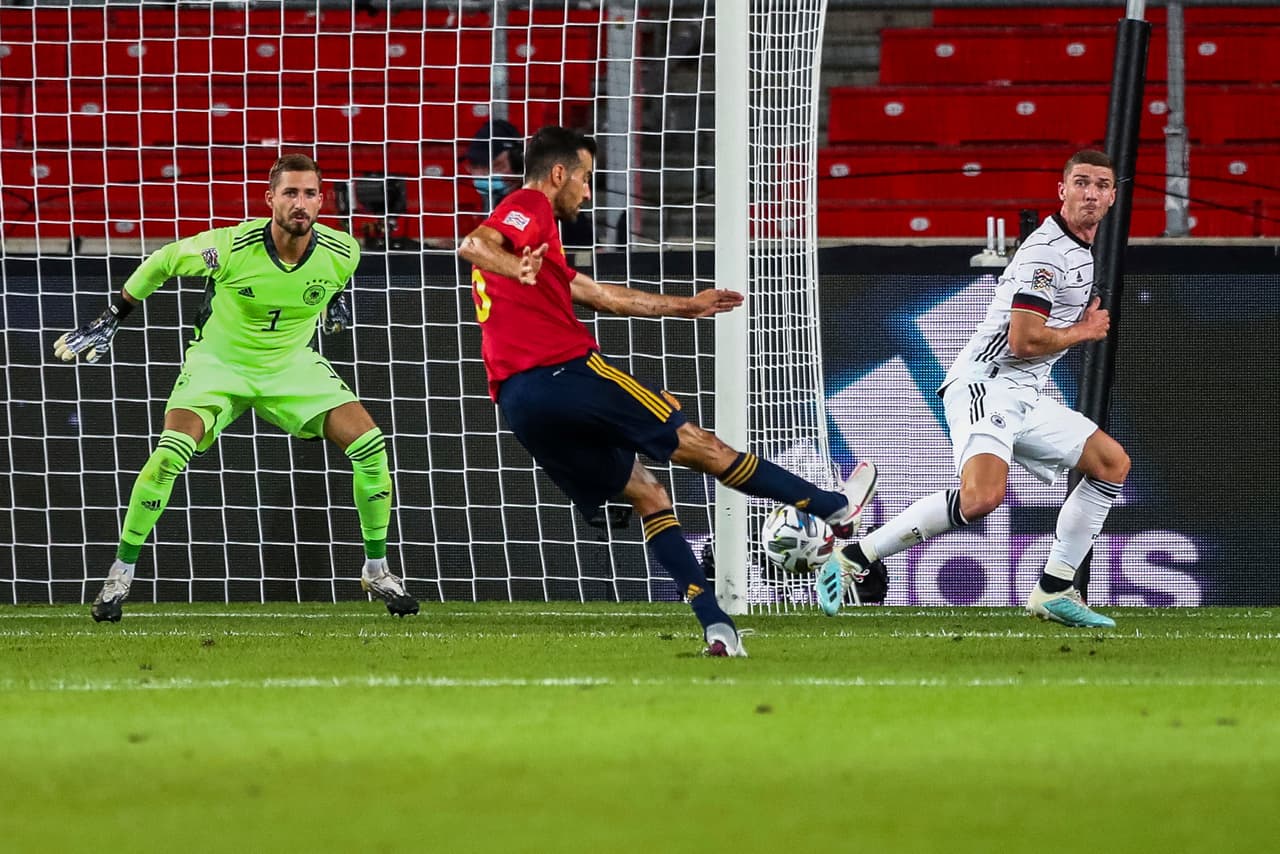 Los españoles demuestran aguantar la presión de Alemania e incluso se están acercando más al área.