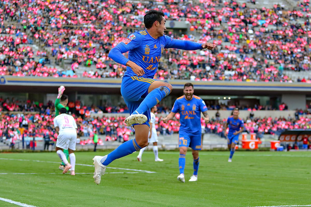 El delantero de 21 años Rafael Durán (centro) anotó su primer gol como profesional en el duelo contra Tigres.