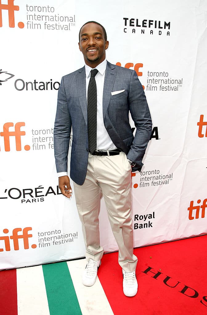 Cada uno de ellos se embarcará en su propia aventura y podrán darse cuenta de que hasta en los momentos más aislados, todos estamos conectados en algún sentido.
<br>