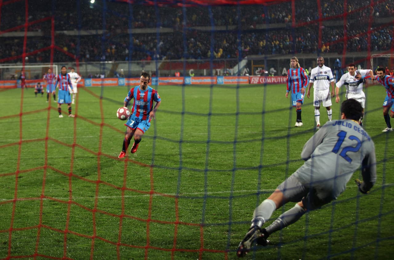 El 12 de marzo del 2010 el italiano Giuseppe Mascara del Catania de Palermo batió a Julio César del Inter de Milán con este 'Panenka'.