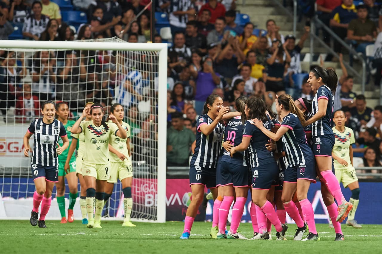 Valeria Valdez y Mónica Monsivais marcaron en el tirunfo de las Rayadas para avanzar a la Final.