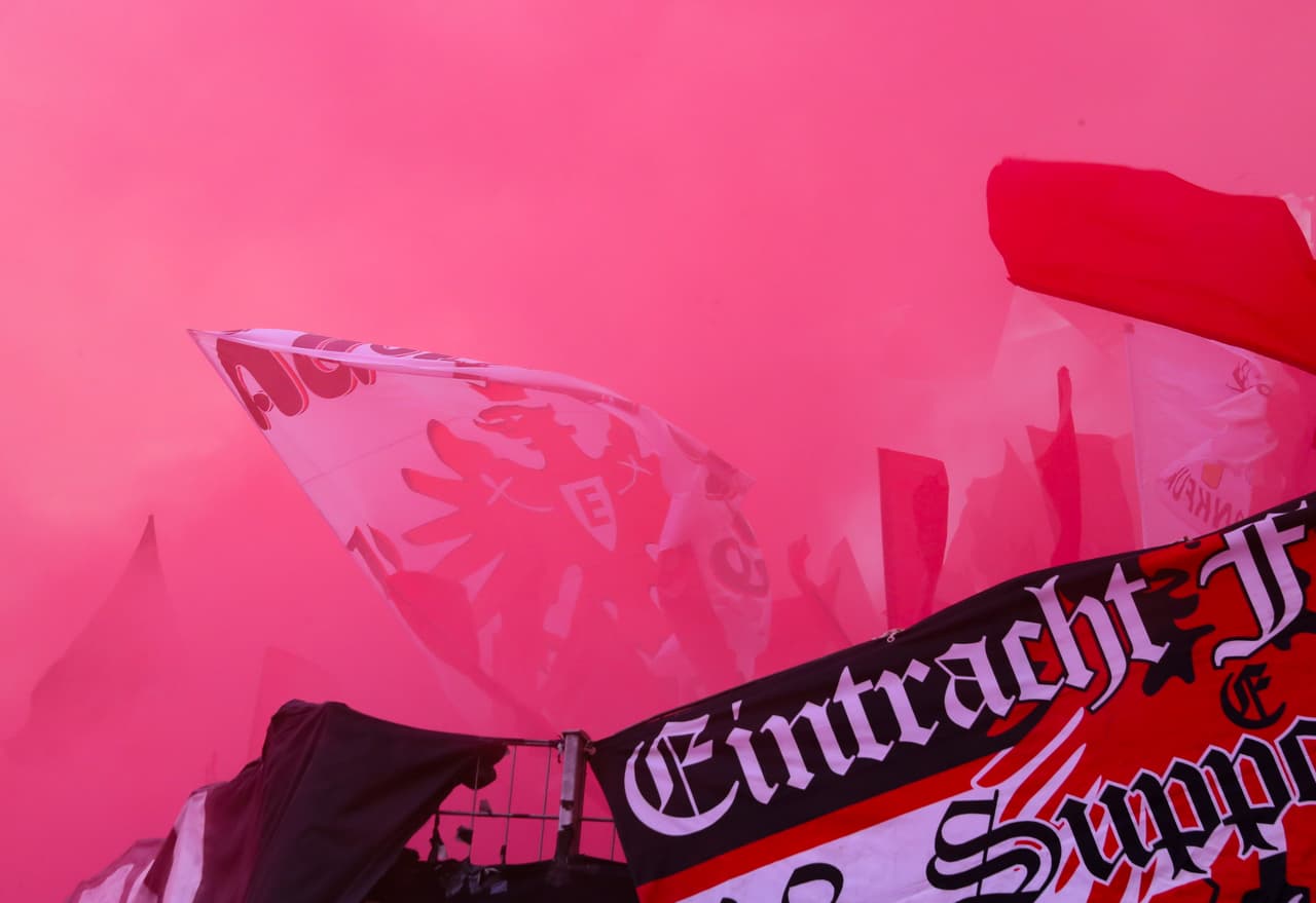 Los fanáticos del Eintracht Frankfurt llegaron a apoyar a su equipo luego de la eliminación de la Europa League.