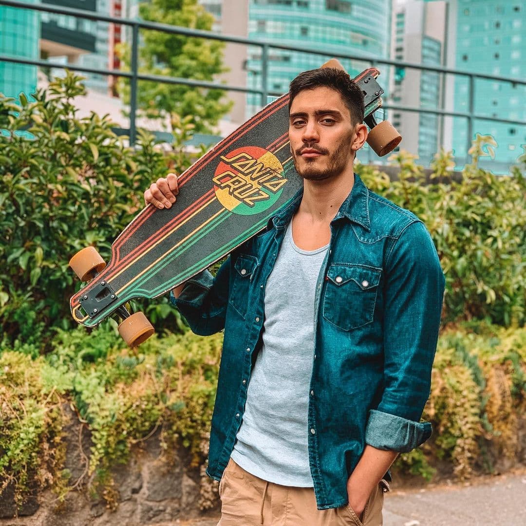 Su hermano es Ivan Amozurrutia y también es actor, pero no del mismo calibre que su hermano.