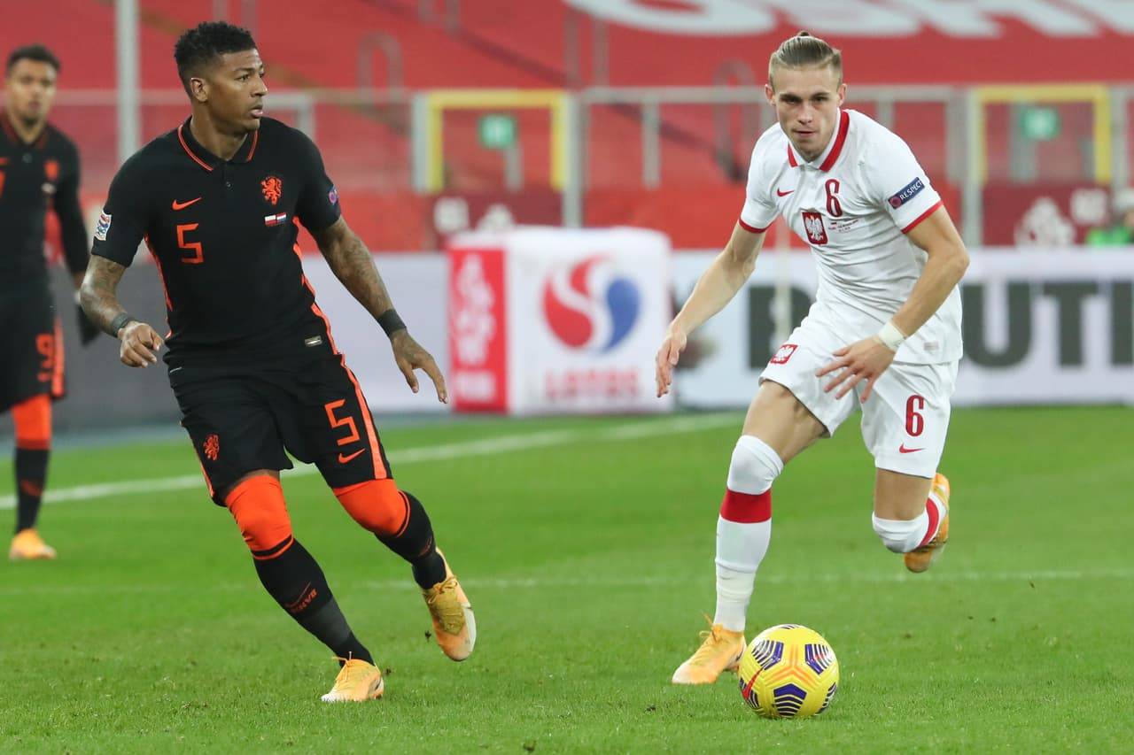 Los neerlandeses le dieron vuelta al partido sobre la recta final; ambos concluyen su participación en la justa europea. | Jozwiak (5’) abrió el marcador para Polonia. Depay (77’) igualó y Wijnaldum (84’) dio vuelta al marcador. Neerlandeses y polacos se despiden de la justa tras conseguir 11 y 7 unidades, respectivamente.