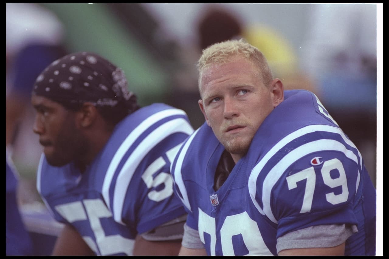1992 STEVE EMTMAN | DE Washington - 
<b>Indianapolis Colts</b>
<br>
<br>El liniero defensivo Steve Emtman (#79) fue la primera selección de los Indianapolis Colts el 7 de marzo de 1992 en Cheney, Washington.