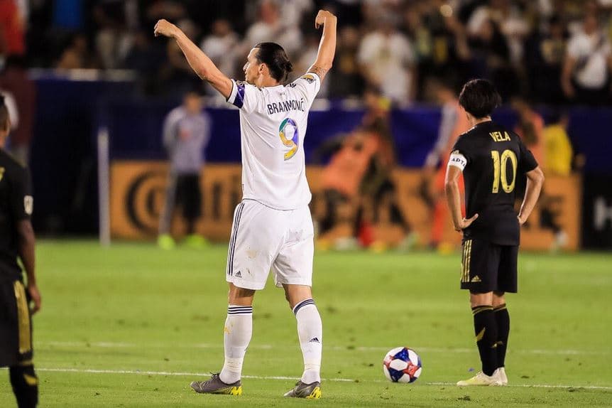 Carlos Vela no le llega ‘ni a los talones’ a Zlatan