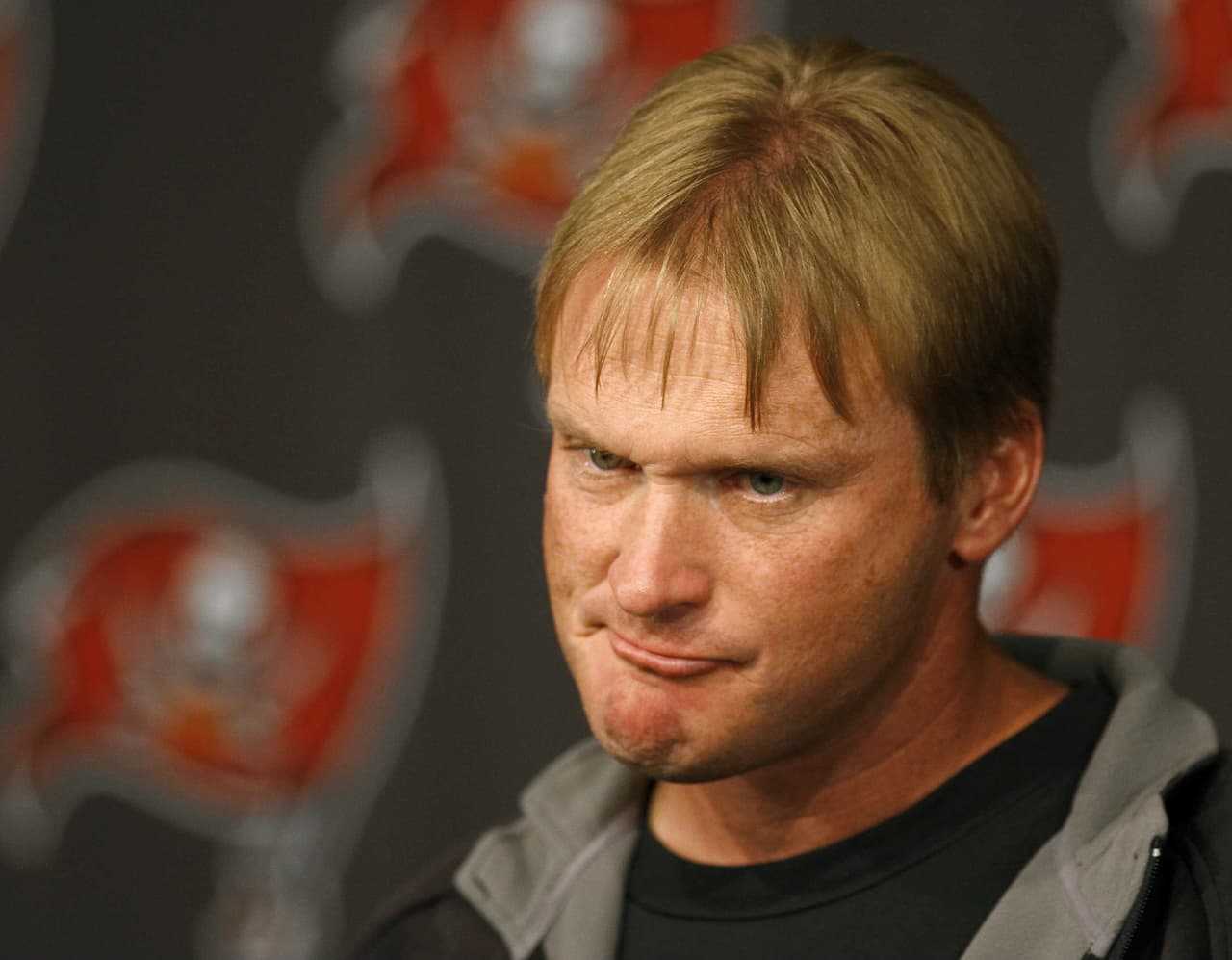 SUPER BOWL XLIII / Raymond James Stadium en Tampa Quedaba poco del equipo campeón de Jon Gruden, ahora los Buccaneers navegaban a media tabla con marca de 9 - 7, sin playoffs.