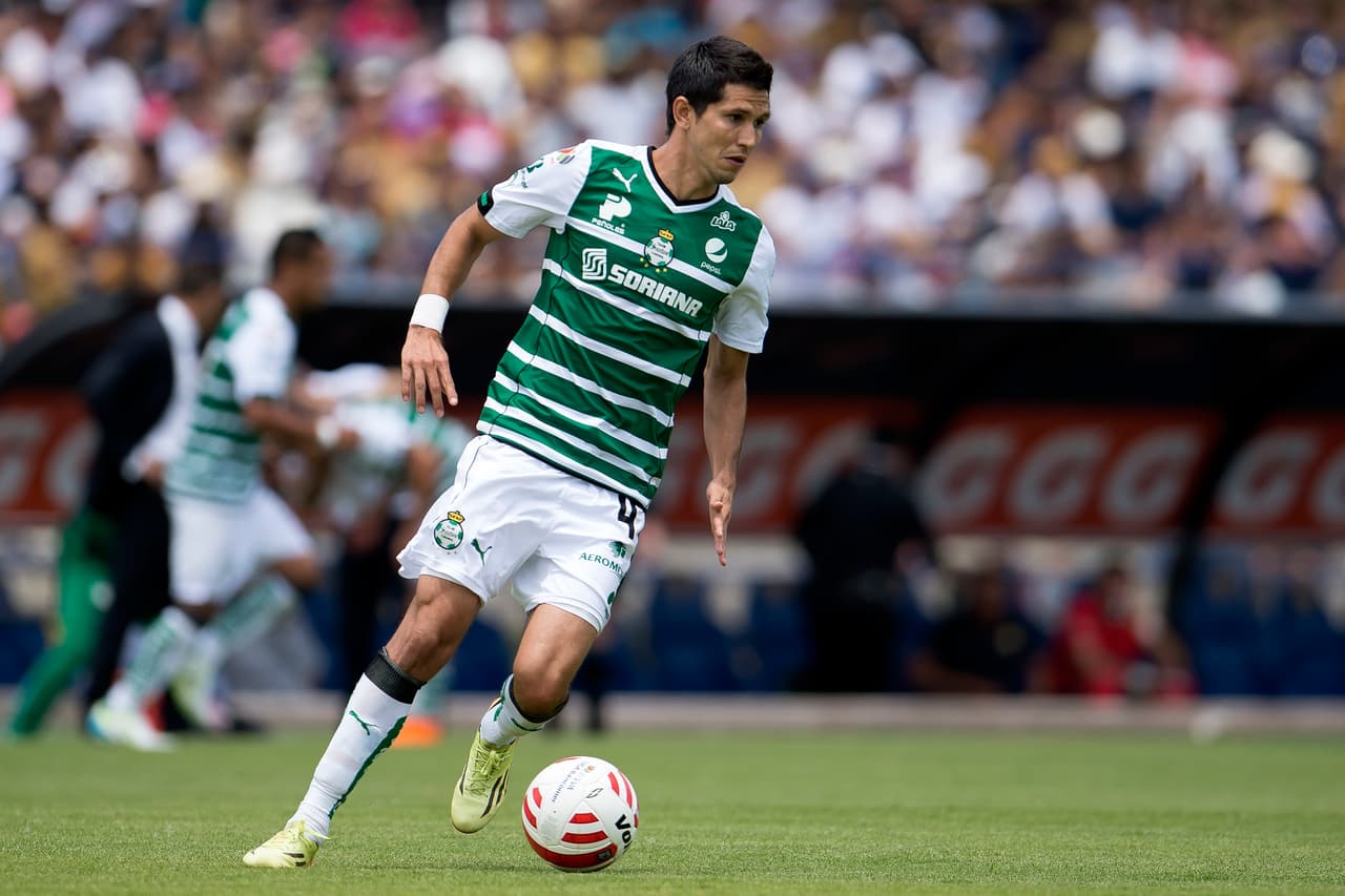 El jugador del actual campeón del fútbol mexicano, Jesús Molina, también es un futbolista con el que se puede contar por la gran calidad que tiene y fue clave para que los de la Laguna salieran campeones.