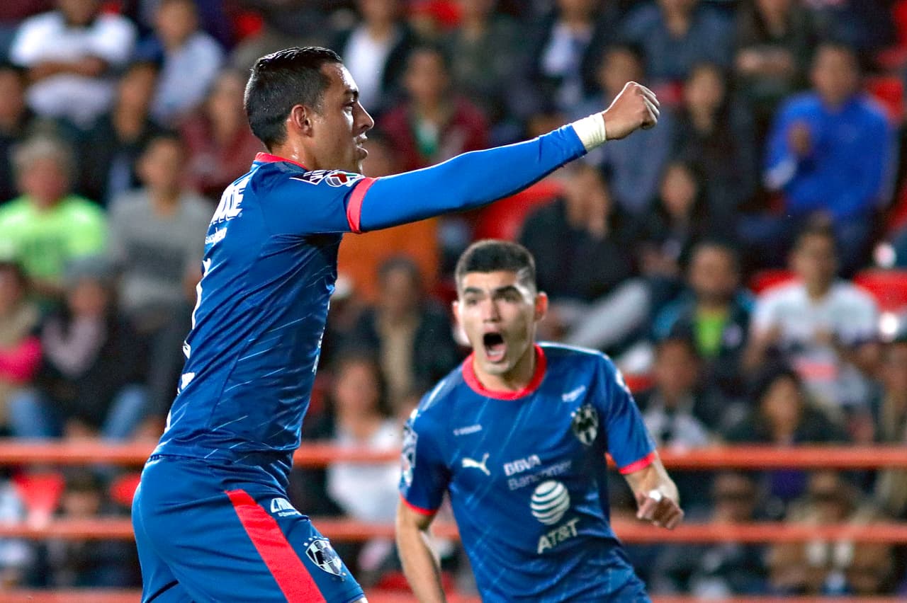 Y no obstante tras el buen gol del comienzo, Funes Mori pateó dentro del área un misil al ángulo para batir a Oscar Pérez y poner adelante 2-1 a los Rayados a los 20 minutos.