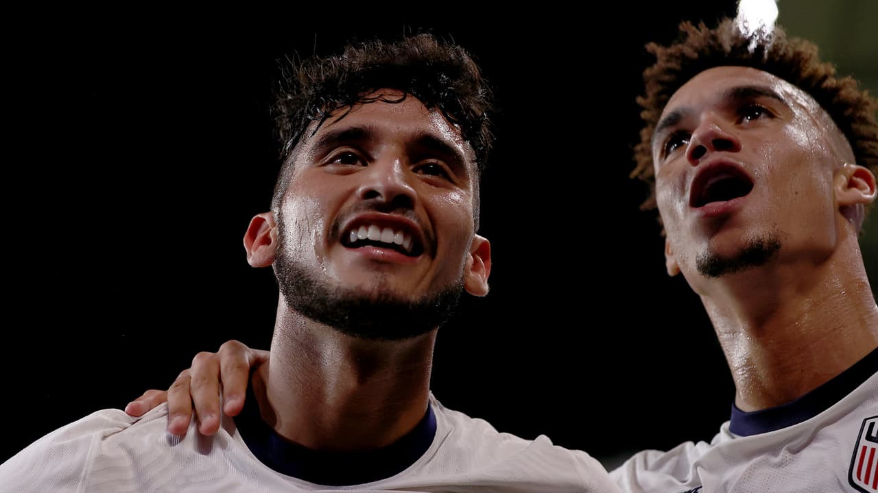 Ricardo Pepi acepta que creció como admirador de Raúl Jiménez 