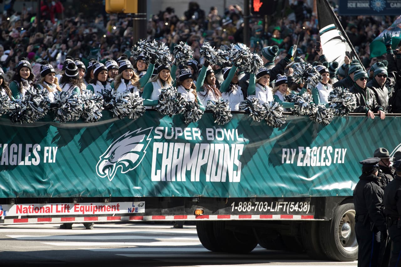 Las hermosas porristas del equpo no podían quedarse fuera de la celebración y engalanaron con su belleza la jornada.