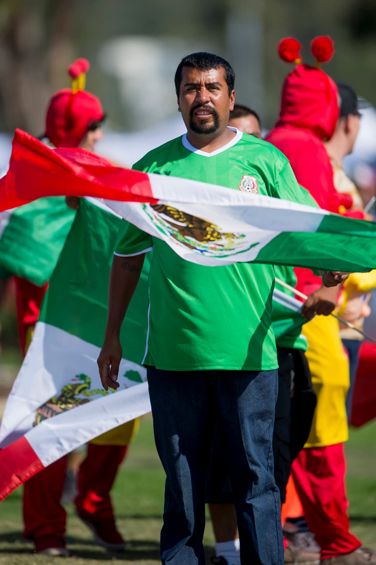 Disfraces, maquillaje, banderas, sombreros e incluso un poco de humor de parte de los aficionados mexicanos. Cuando México juega en Estados Unidos, la fiesta está asegurada.