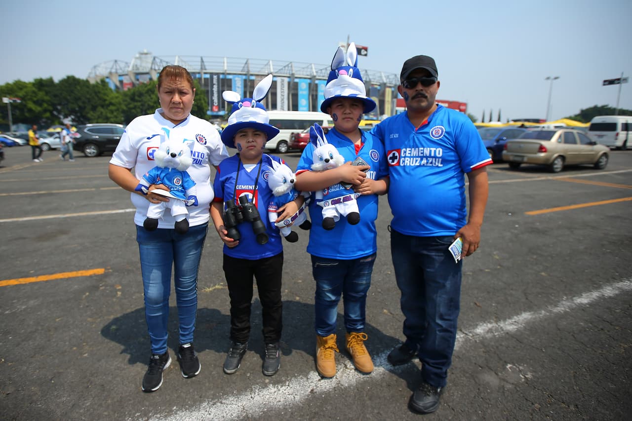 Los fanáticos se preparan para vivir el Clásico Joven entre América y Cruz Azul en el Estadio Azteca por la Jornada 14 del 
<a href="https://www.univision.com/deportes/futbol/liga-mx/*">Clausura 2019</a>.