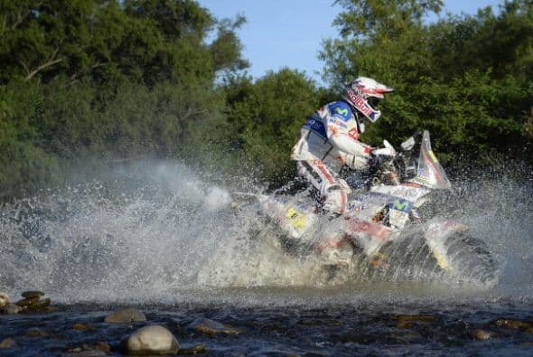 Los españoles Jordi Viladoms (KTM) y Laia Sanz (Honda) fueron noveno y vigésimo, respectivamente.