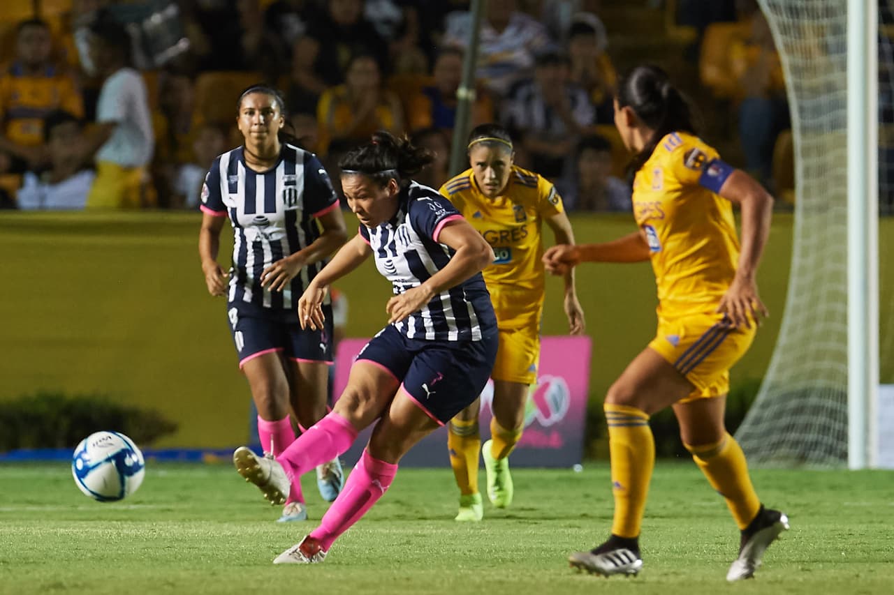 Monterrey sobresale por su juego en conjunto y despliega con velclocidad al frente.