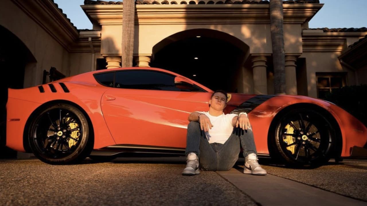 La millonaria colección de autos exclusivos de Canelo