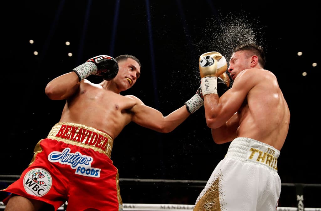 Benavidez dominó la contienda de principio a fin, y demostró que está para cosas grandes en su división y en el deporte de los puños. Su próximo compromiso podría darse ante Gilberto 'Zurdo' Ramírez, quien tiene en su poder la faja OMB.