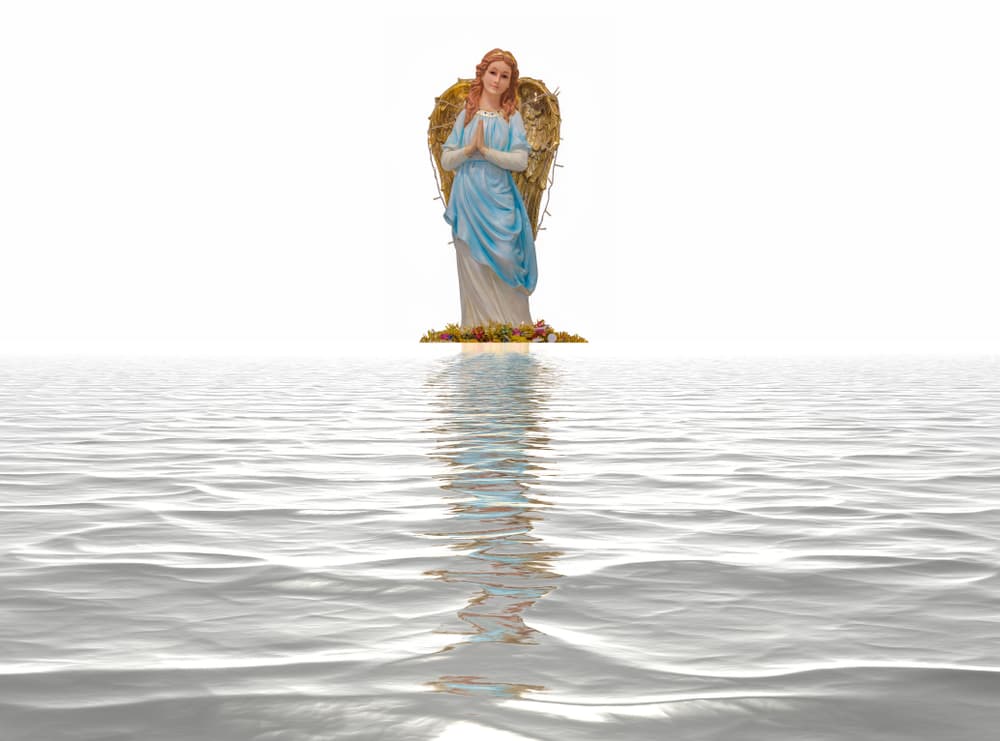 <b>Gagiel</b>
<br>Este es el ángel del agua, el cual puede proteger a tus niños mientras estos nadan, pasean en bote o juegan, ya sea en el lago o en el océano.