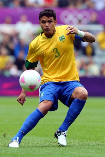 Thiago Silva: Pero Ibrahimovic no llegó solo, junto con él se fichó a Thiago, central del Milan, por el que el PSG pagó más de 40 millones de euros y un salario anual de otros 9 millones. Este defensa era pretendido por importantes clubes como el Barcelona, pero la oferta francesa resultó insuperable.